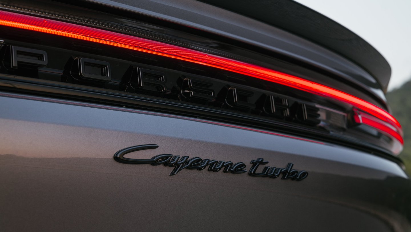 Cayenne Turbo E-Hybrid Coupé with GT Package, Media Drive, Spain, 2023, Porsche AG