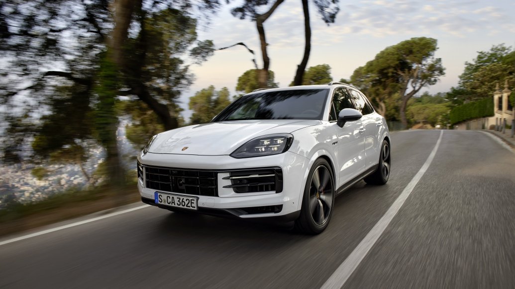Macan Turbo with Performance Package - Porsche Newsroom