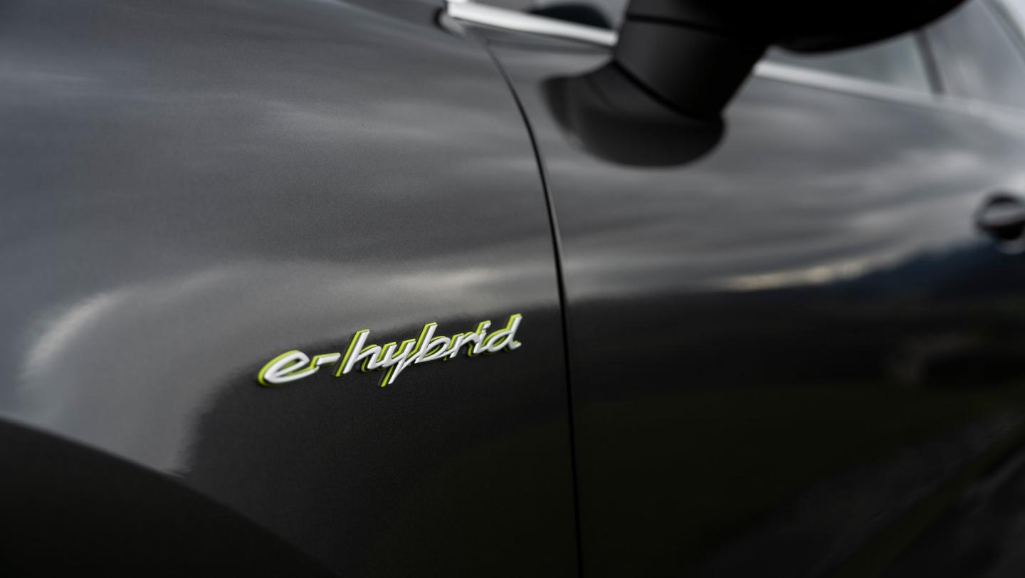 Cayenne E-Hybrid, Quarzite Grey Metallic