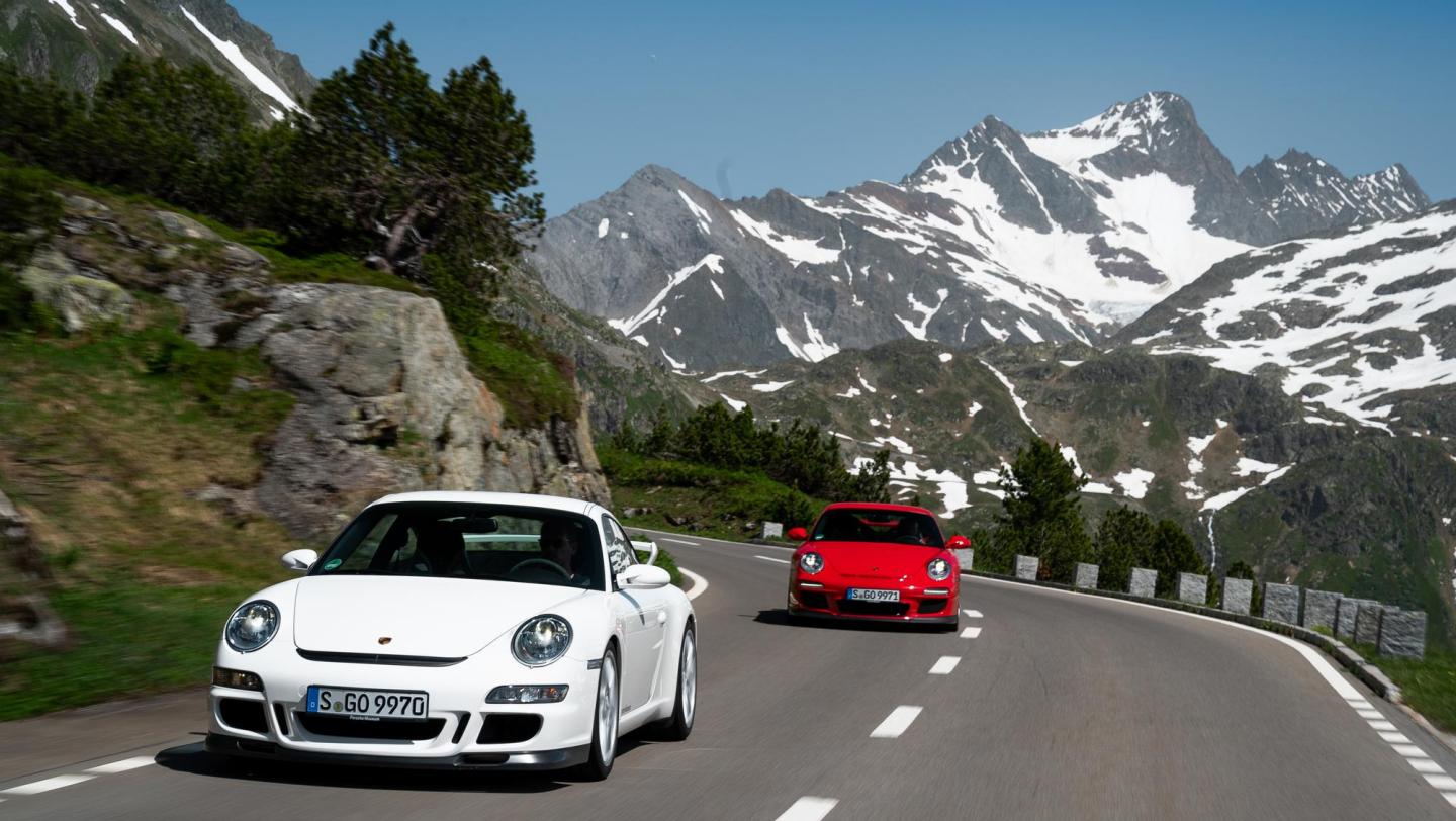 Zwei 911 GT3 (997.1 & 997.2) - indischrot - carraraweissmetallic - Fronthaube - Frontspoiler - Sicken - Lufteinlässe - Alpenpass - Schweiz - 2019