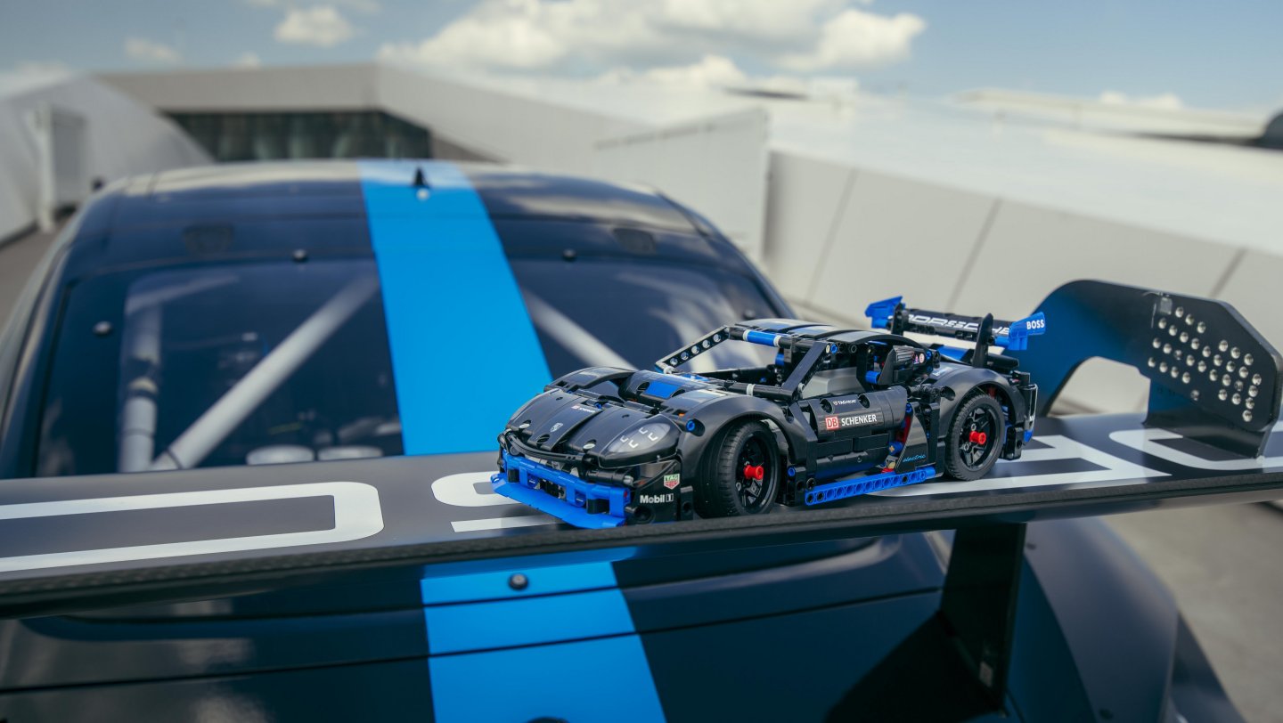 LEGO Porsche, GT4 e-Performance, Museo Porsche, 2024, Porsche AG