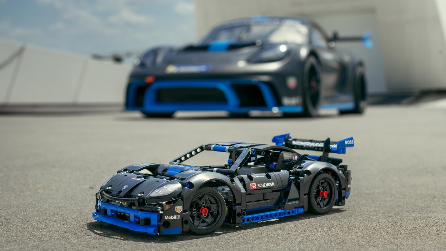 Lego Porsche, GT4 e-Performance, Porsche Museum, 2024, Porsche AG