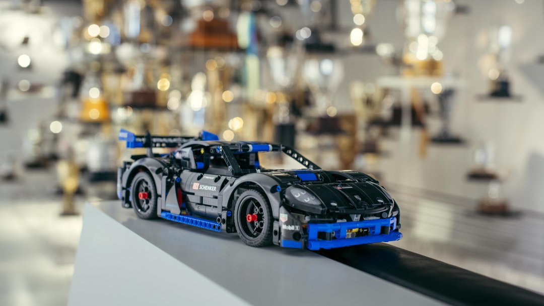 Porsche trifft LEGO® Technic™ beim Sommerferienprogramm im Museum