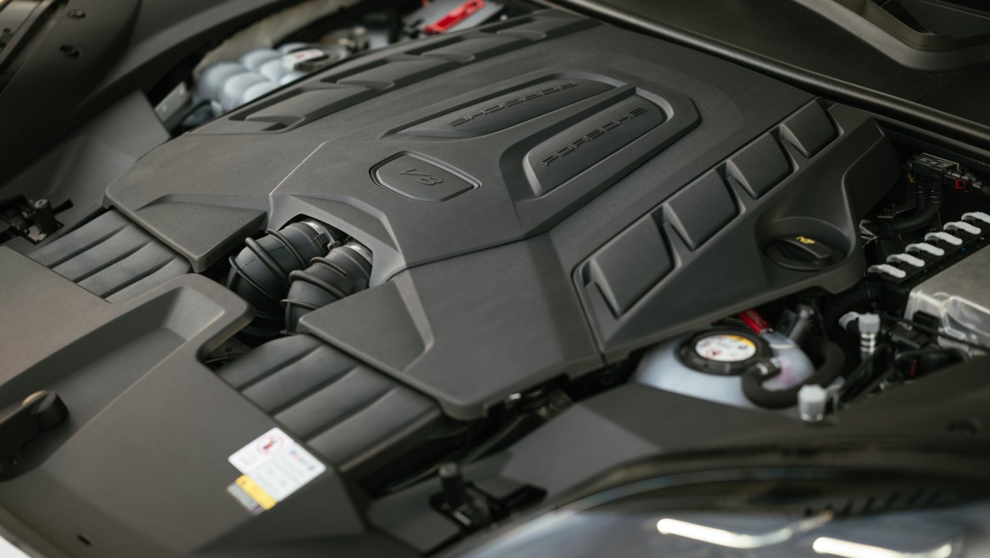Cayenne Turbo E-Hybrid Coupé, Media Drive, Spain, 2023, Porsche AG