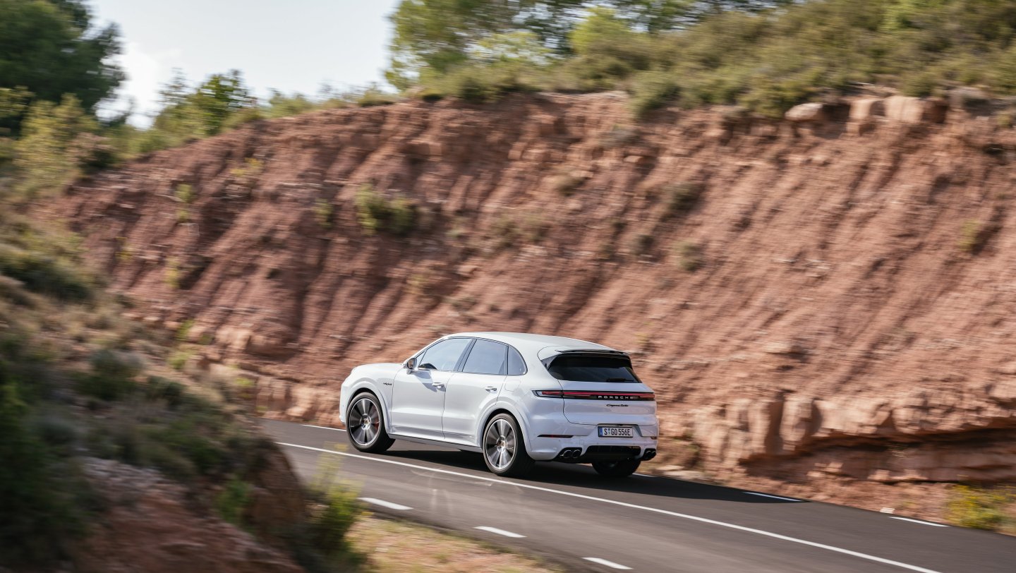 Cayenne Turbo E-Hybrid Coupé, Media Drive, Spain, 2023, Porsche AG