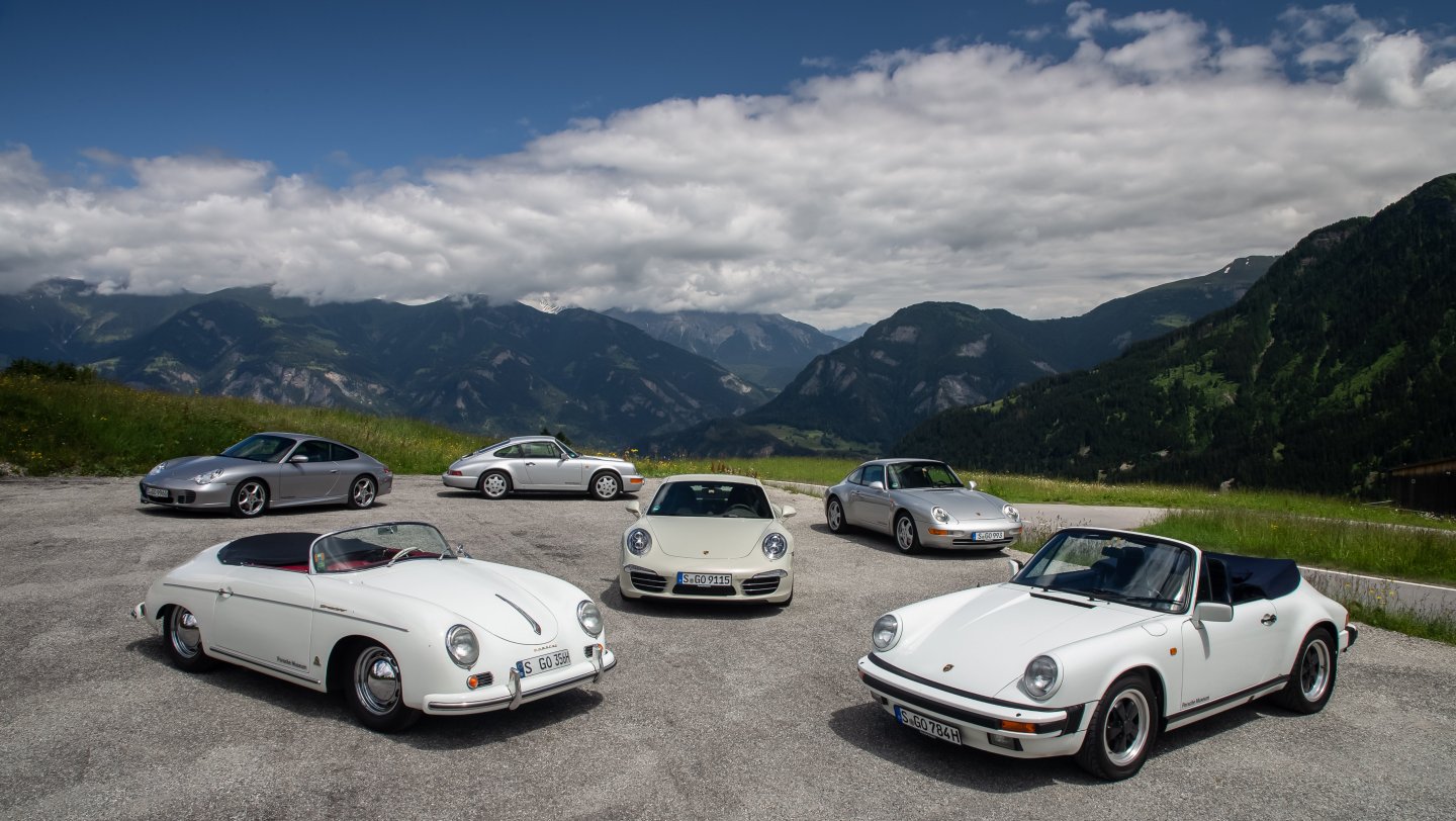v.l.: Porsche 356 1500 Speedster (1955), h.l.: Porsche 911 (996) Coupé Sondermodell «40 Jahre Porsche 911» (2003), v.r.: Porsche 911 Carrera 3.2 Cabriolet («G-Serie», 1984), v.h.: Porsche 911 (993) Carrera (1997), mitte: Porsche 911 (991) Carrera Coupé Sondermodell «50 Jahre Porsche 911» (2013), mitte h.: Porsche 911 (964) Carrera 4 Coupé (1989), Schweiz, 2018, Porsche AG
