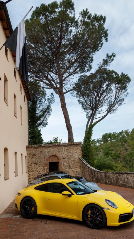 911 Carrera S  - racinggelb - & Carrera 4 S Coupé Cabriolet  - silbermetallic - Toskana - Einfahrt - Flyline - LED - Sicken - Aussenspiegel - Lufteinlässe