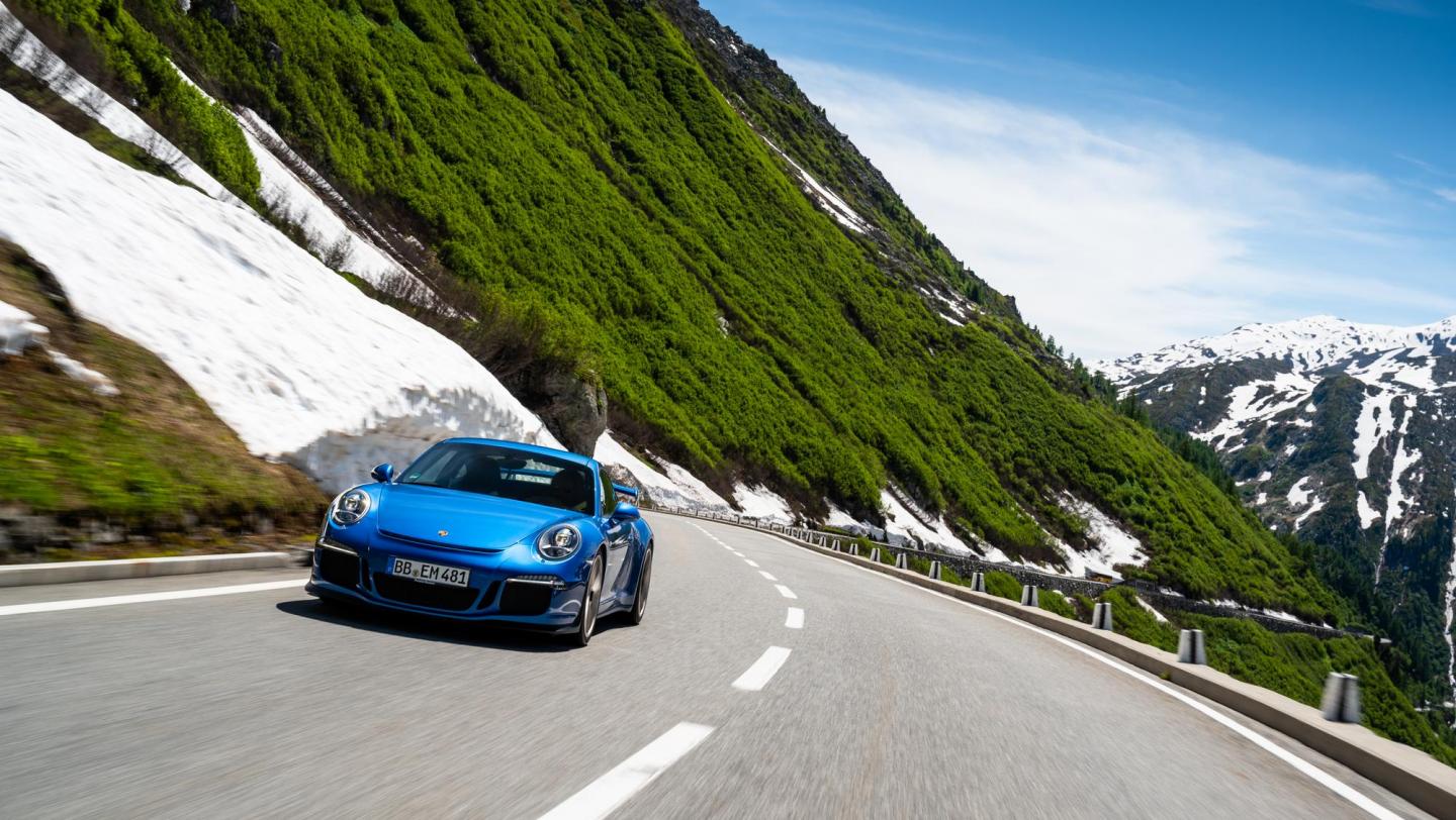 911 GT3 (991.1, 2013 - 2015) - enzianblaumetallic - Bugteil - Hauptscheinwerfer - Bugspoiler - Sicken - Aussenspiegel - Fahrerseite - 20 Jahre 911 GT3 - Schweiz - Alpenpässe - 2019