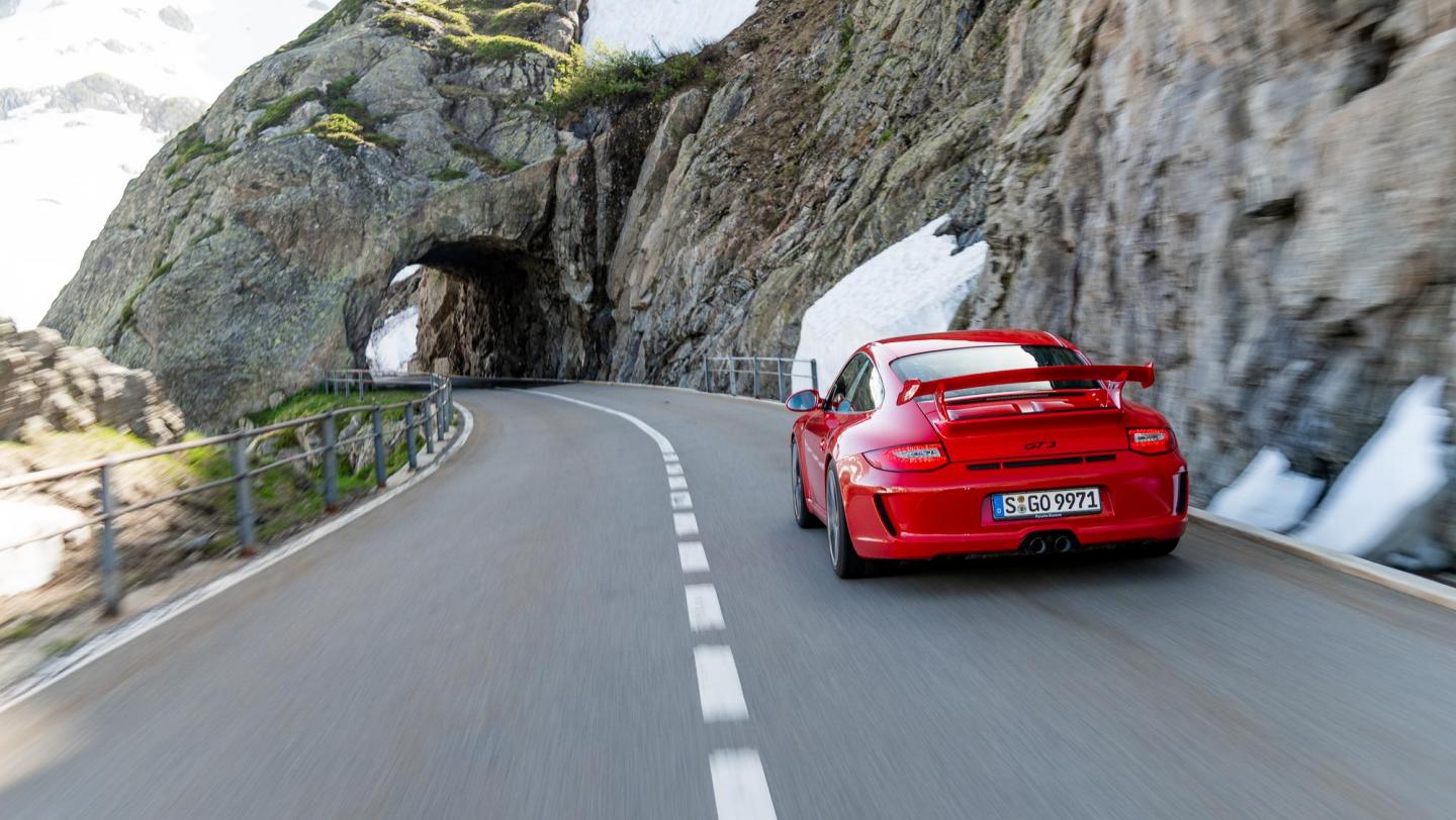 911 GT3 (997.2, 2009 - 2011) - indischrot - Heckflügel - Rückleuchten - Endrohre - 20 Jahre 911 GT3 - Schweiz - Alpenpässe - 2019