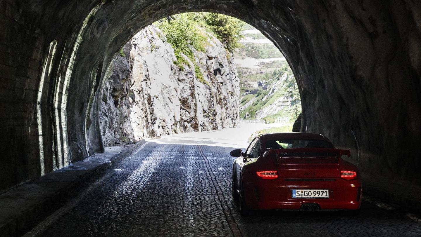 911 GT3 (997.2, 2009 - 2011) - indischrot - Heckflügel - Tunnel - Rückleuchten - Endrohre - 20 Jahre 911 GT3 - Schweiz - Alpenpässe - 2019