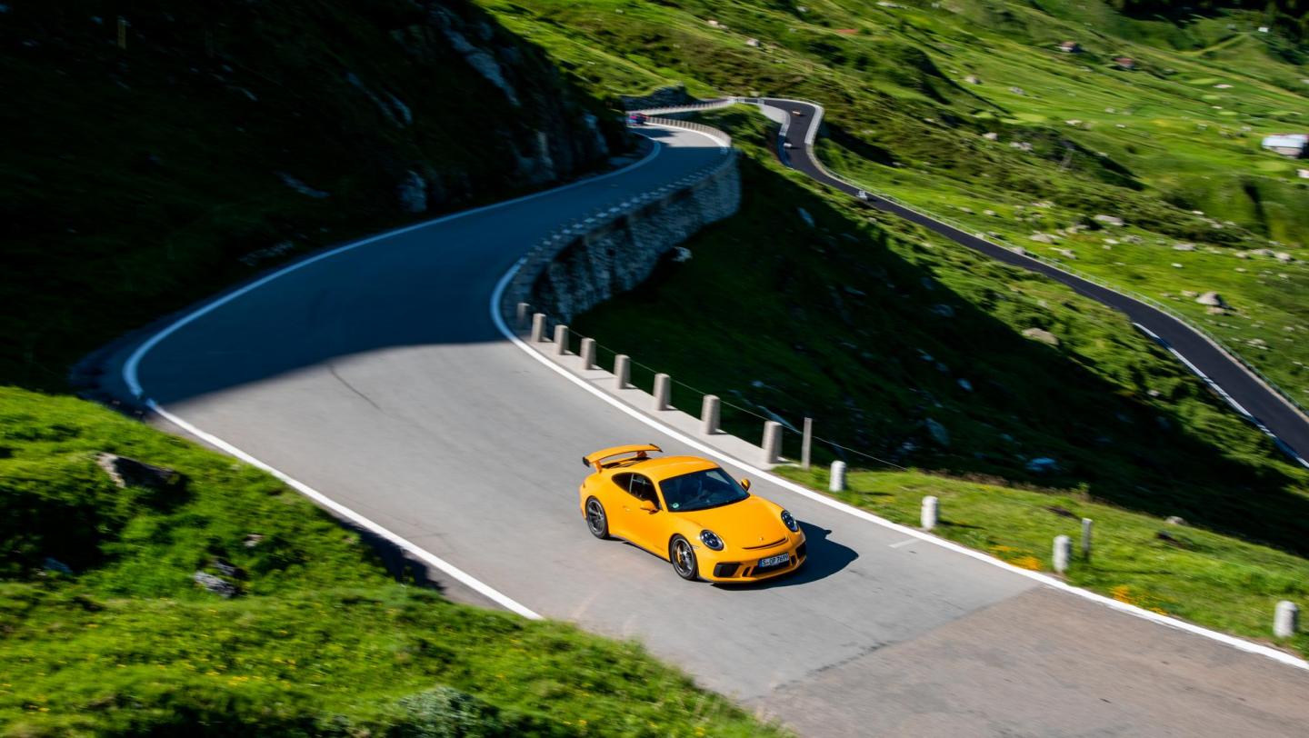 911 GT3 (991.2, 2017 - 2018) - racinggelb - Draufsicht - Dach - Fronthaube - 20 Jahre 911 GT3 - Schweiz - Alpenpässe - 2019