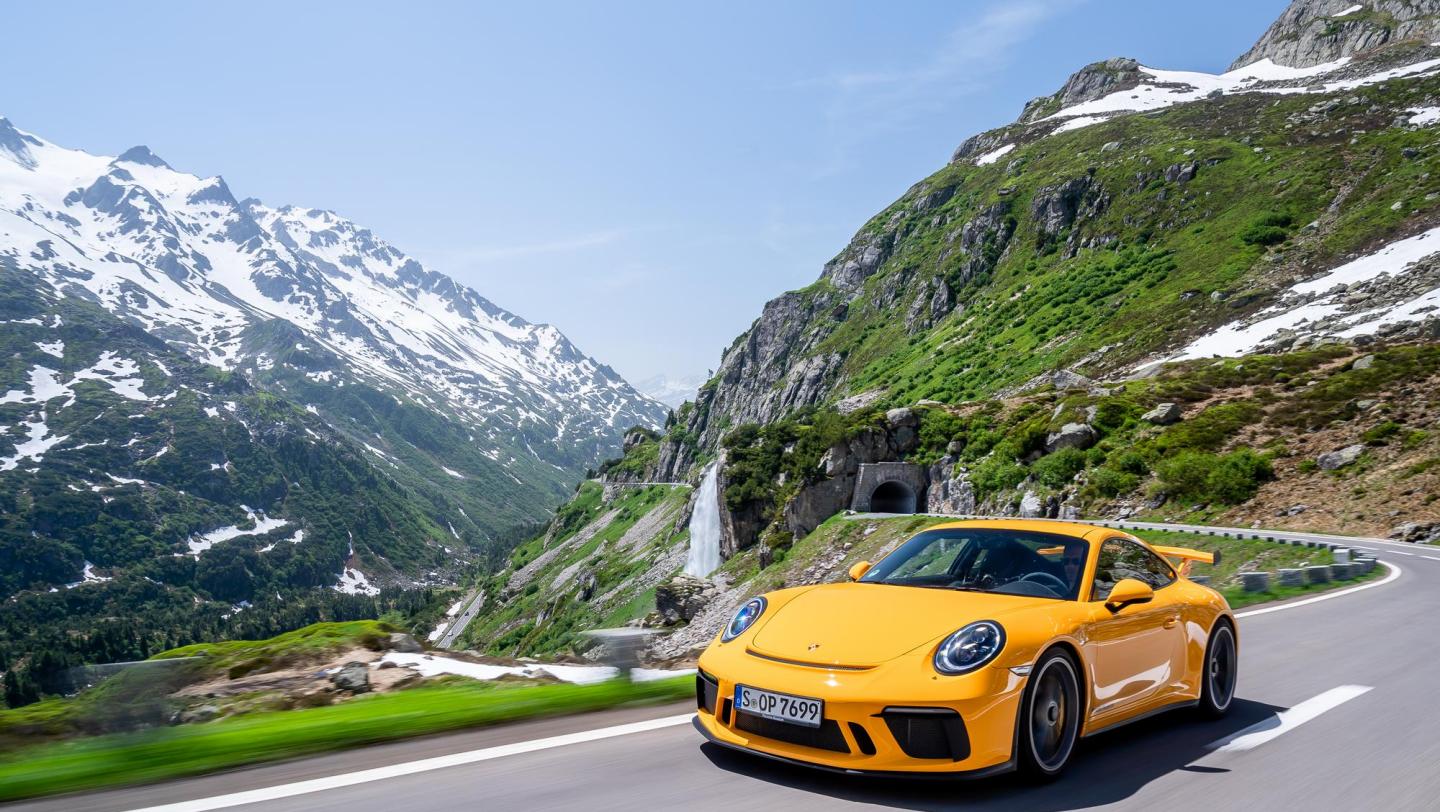 911 GT3 (991.2, 2017- 2018) - racinggelb - Bugteil - Hauptscheinwerfer - Bugspoiler - Sicken - Aussenspiegel - Fahrerseite - 20 Jahre 911 GT3 - Schweiz - Alpenpässe - 2019