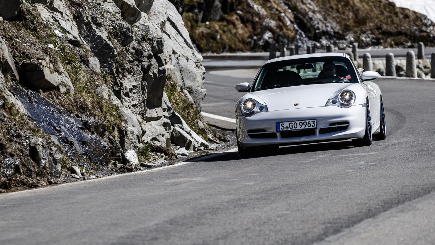 911 GT3 (996.2, 2003 - 2005) - carraraweissmetallic - Bugteil - Bugspoiler - Sicken - Aussenspiegel - 20 Jahre 911 GT3 - Schweiz - Alpenpässe - 2019