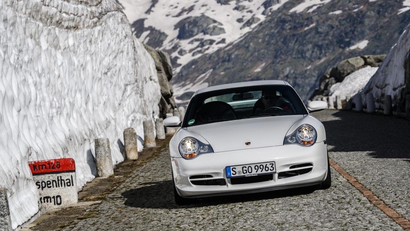 911 GT3 (996.2, 2003 - 2005) - carraraweissmetallic - Bugteil - Hauptscheinwerfer - Bugspoiler - Sicken - Aussenspiegel - 20 Jahre 911 GT3 - Schweiz - Alpenpässe - 2019