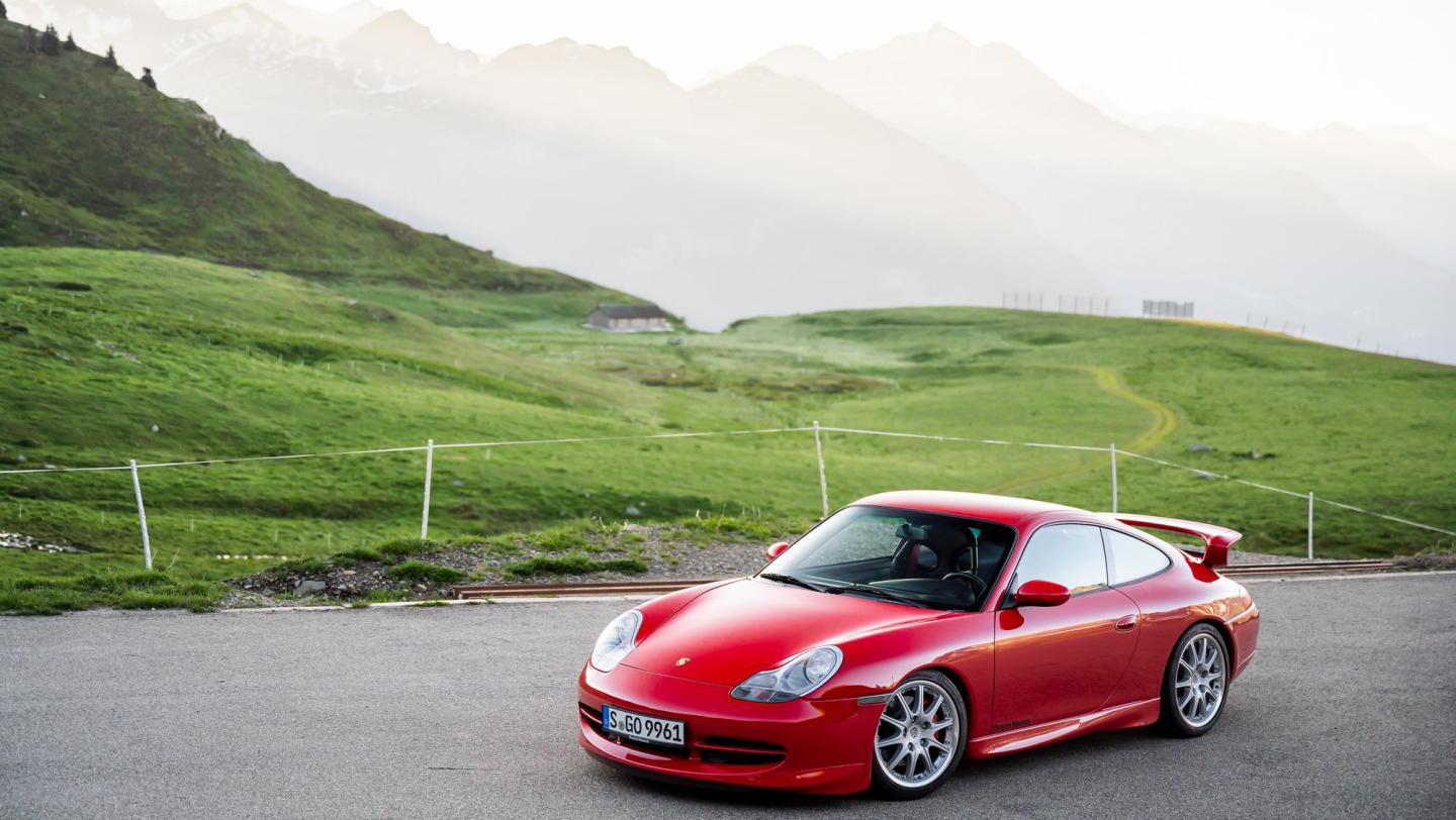911 GT3 (996.1, 1999-2000) - indischrot - Hauptscheinwerfer -  Aussenspiegel - Bugteil - Bugspoiler - Sicken - Schweller - Lufteinlässe - 20 Jahre 911 GT3 - Schweiz - Alpenpässe - 2019