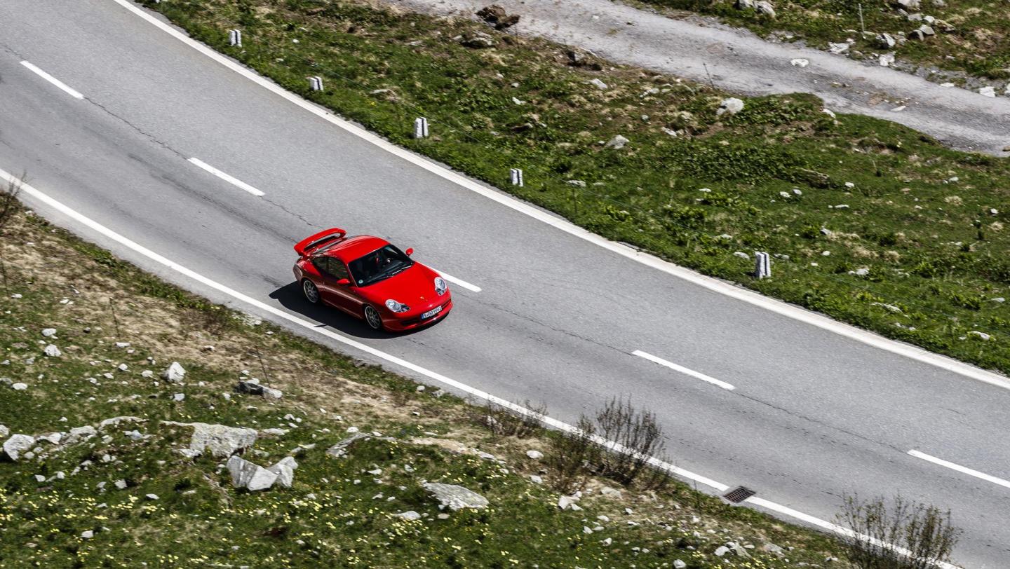911 GT3 (996.1, 1999-2000) - indischrot - Draufsicht - Dach -  20 Jahre 911 GT3 - Schweiz - Alpenpässe - 2019