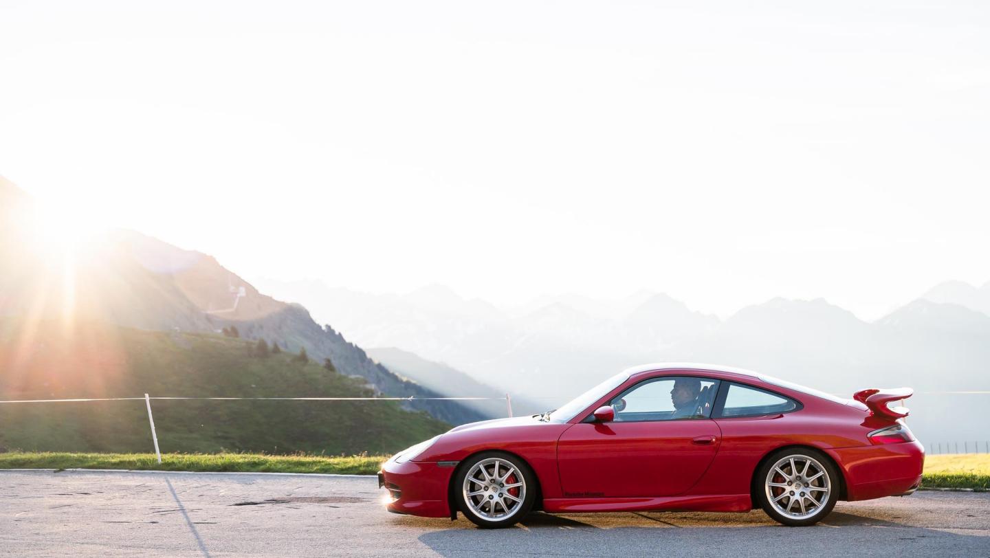 911 GT3 (996.1, 1999-2000) - indischrot - Fahrerseite - Fahrertür - Räder - Heckflügel - 20 Jahre 911 GT3 - Schweiz - Alpenpässe - 2019