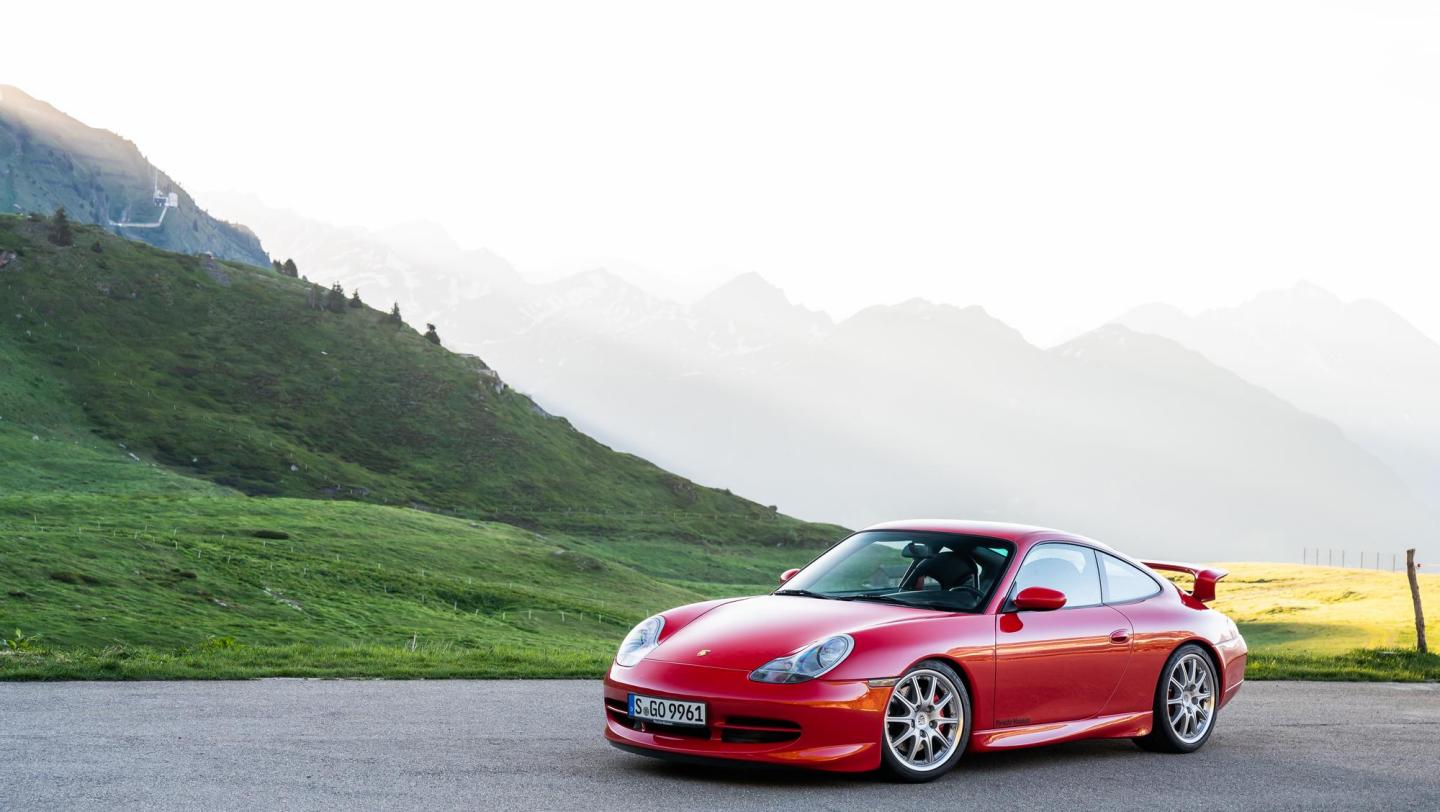 911 GT3 (996.1, 1999-2000) - indischrot - Hauptscheinwerfer -  Aussenspiegel - Bugteil - Bugspoiler - Fahrertür - Lufteinlässe - Schweller  - 20 Jahre 911 GT3 - Schweiz - Alpenpässe - 2019