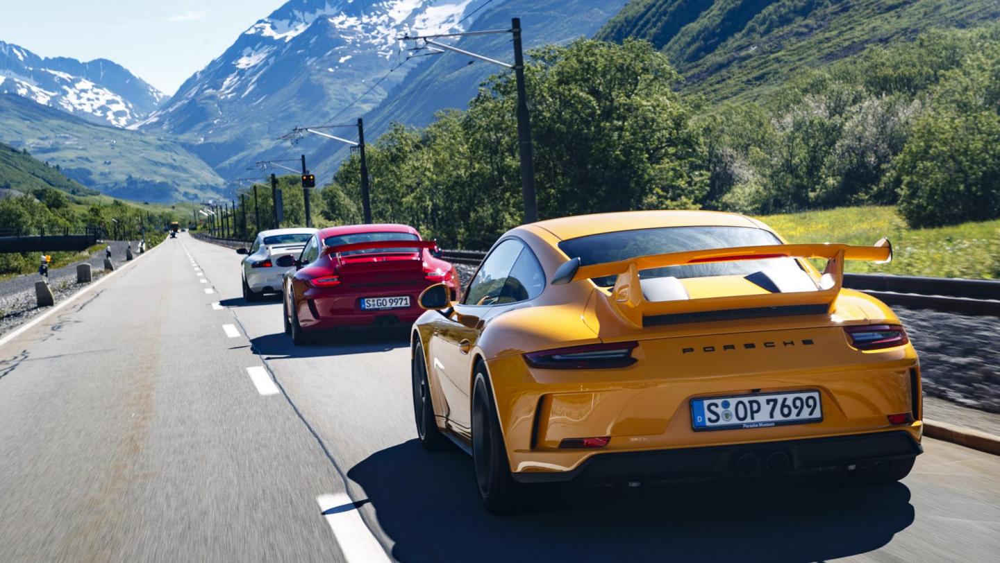 Drei 911 GT3 (996.2,997.2,991.2) -racinggelb - indischrot - carraraweissmetallic - Heck - Heckflügel - Heckleuchten - Heckdiffusor - air curtains - Endrohre - Schweiz - Alpenpässe - 2019
