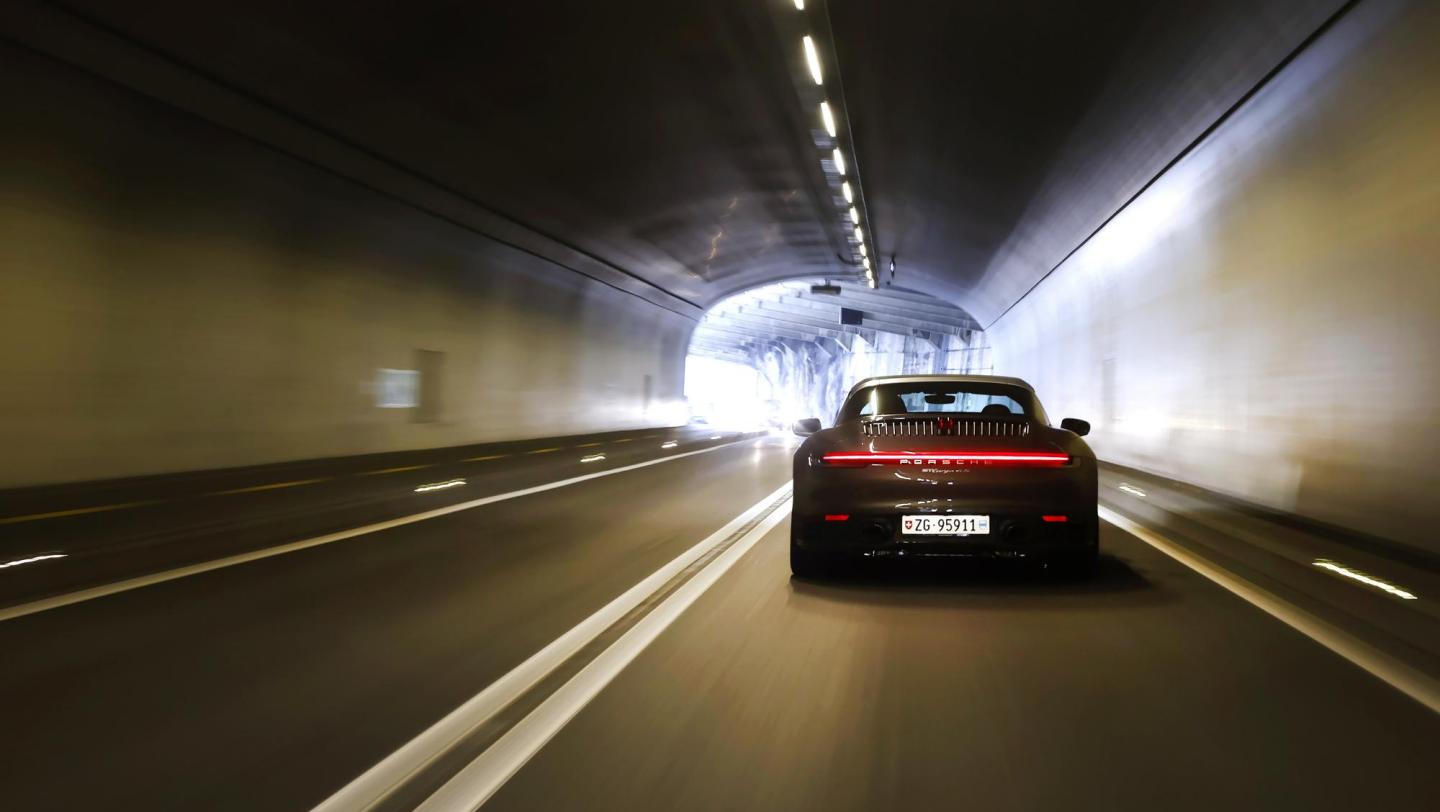 911 Targa 4S - achatgraumetallic - Tunnel - Schweiz - 2020