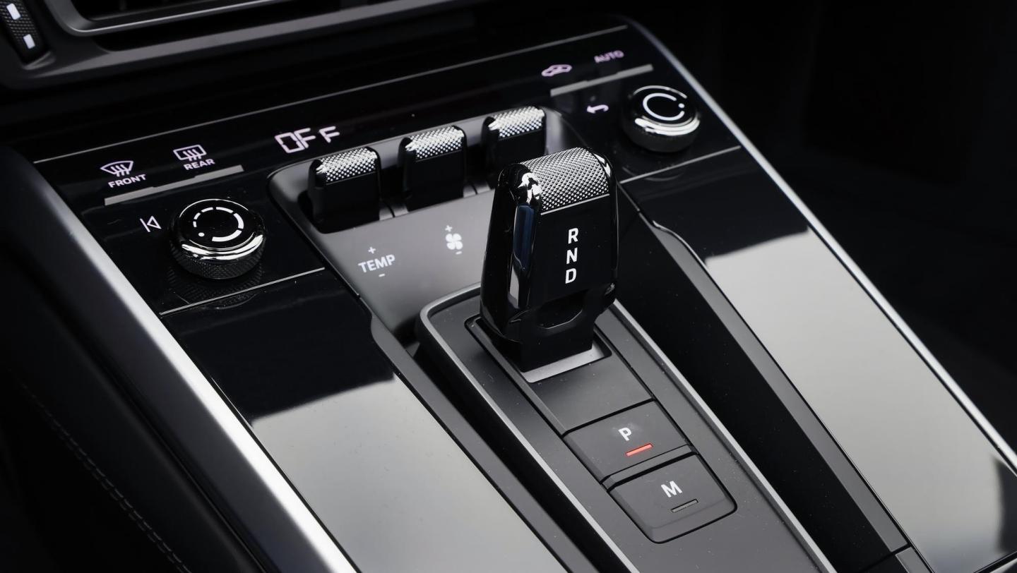 911 Targa 4S - achatgraumetallic - Schweiz - innen - 2020