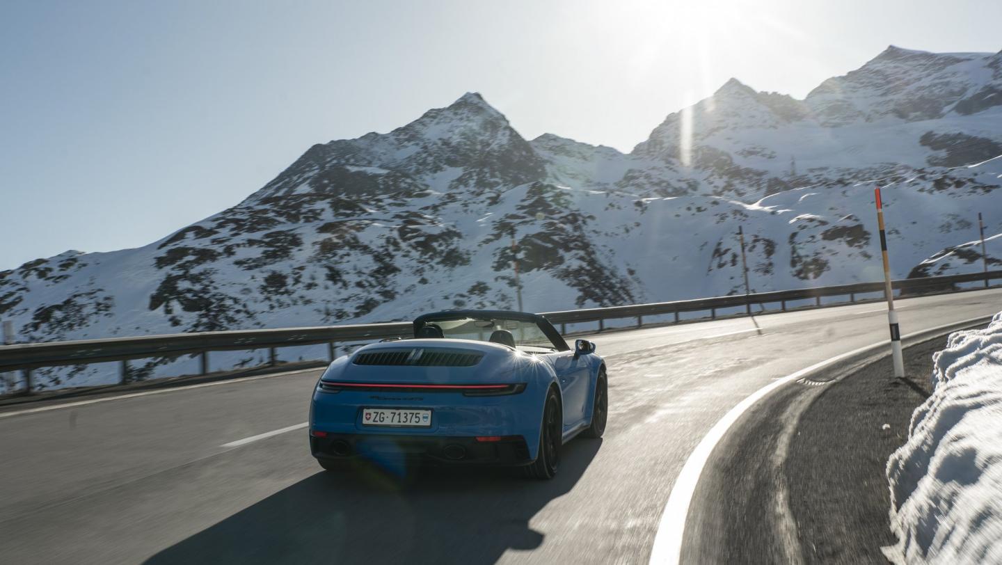 Porsche 911 Carrera 4 GTS Cabriolet, Porsche Winter-Event, Engadin, 2023, Porsche Schweiz AG