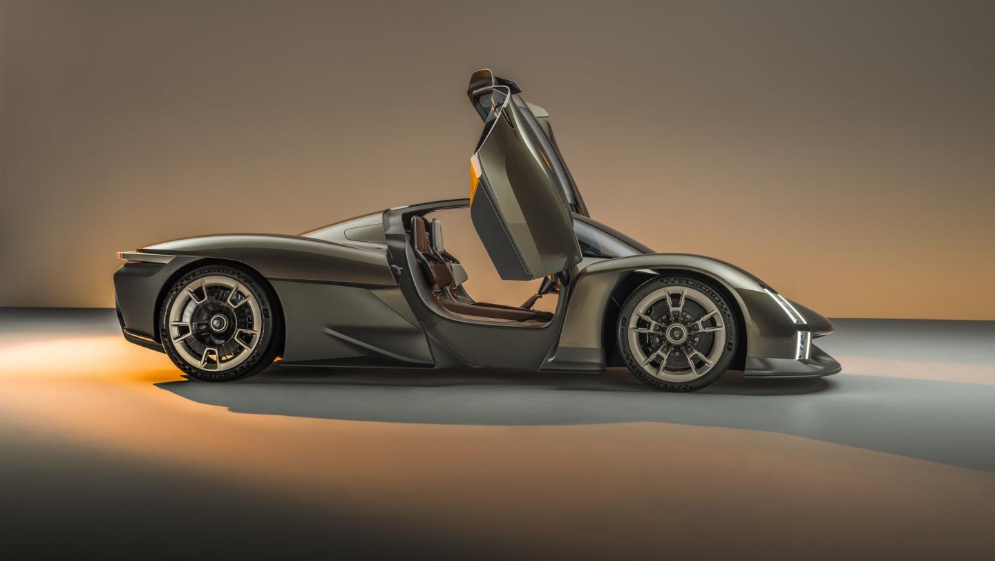Spectacular hypercar concept with high-performance electric powertrain