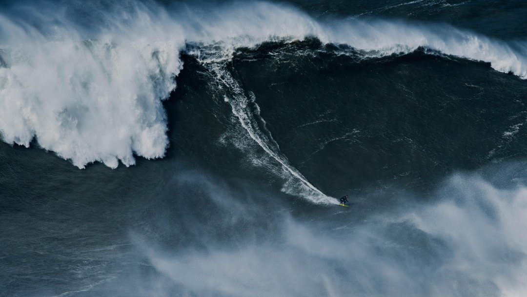 Sebastian Steudtner surfea una ola de 28,57 metros de altura