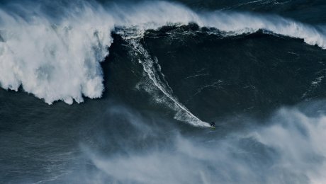 Sebastian Steudtner surfea una ola de 28,57 metros de altura