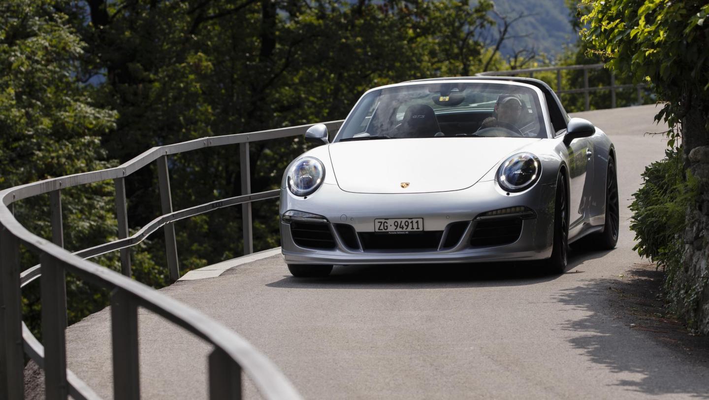 50 Jahre Porsche 911 Targa - 911 Targa 4 GTS - silber - Bugspoiler