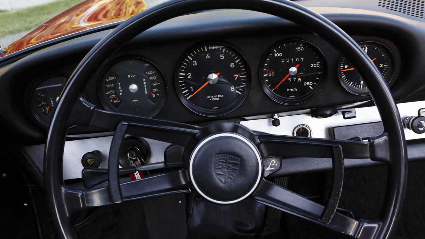 50 Jahre Porsche 911 Targa - 911 Targa 2.0 - (1967) - karminrot - Cockpit - Instrumententafel - Lenkrad - Tessin - 2015