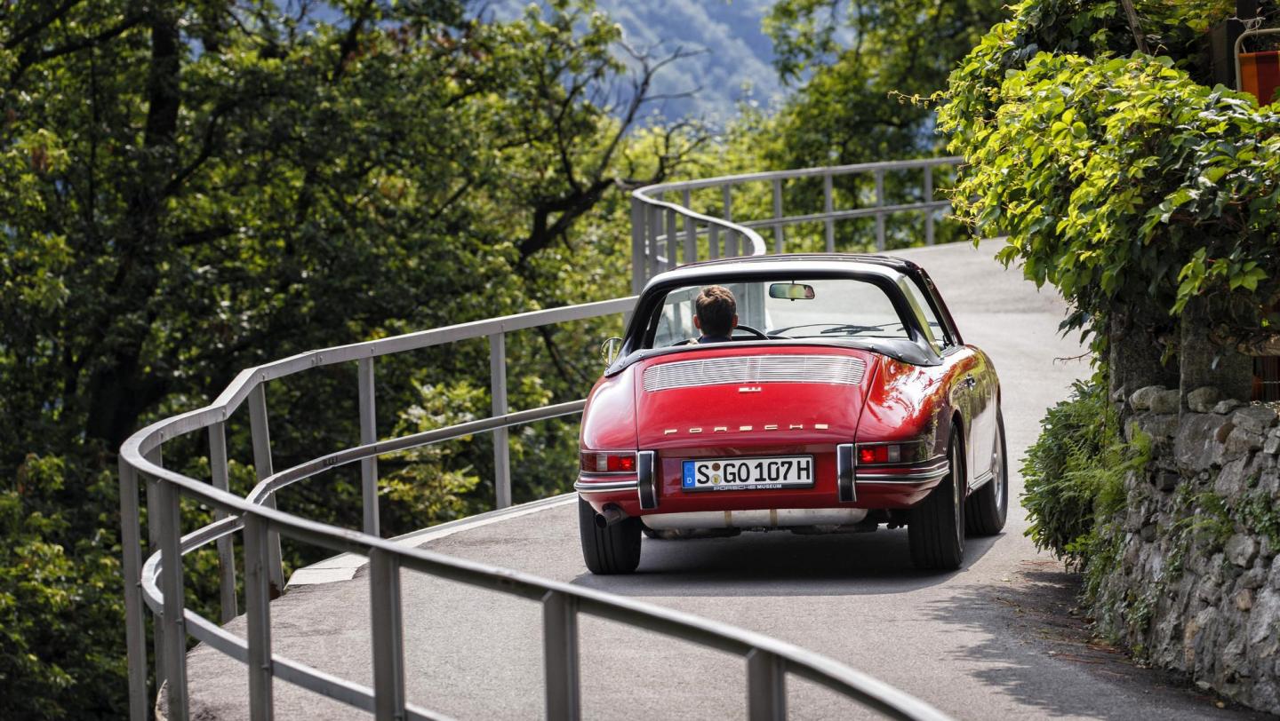 50 Jahre Porsche 911 Targa - 911 Targa 2.0 - (1967) - karminrot - Heck - Rückleuchten - Endrohr Tessin - 2015