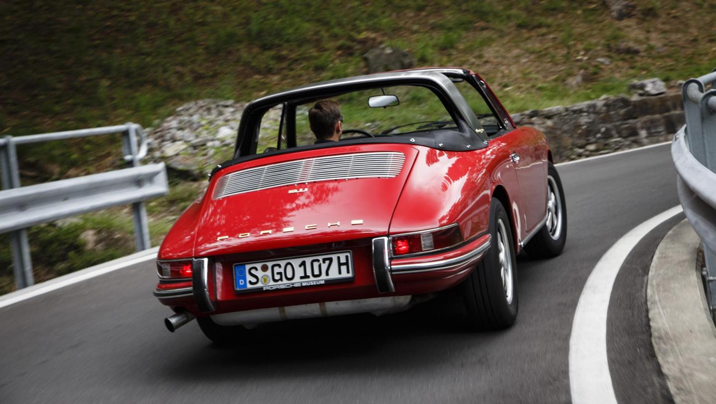50 Jahre Porsche 911 Targa - 911 Targa 2.0 - (1967) - karminrot - Heckleuchten - Tessin - 2015