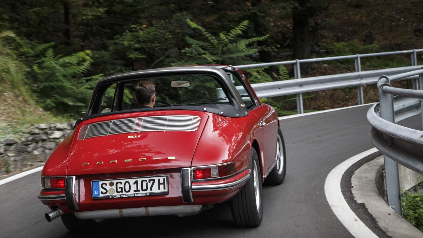 50 Jahre Porsche 911 Targa - 911 Targa 2.0 - (1967) - karminrot - Rückleuchten - Heck - Tessin - 2015