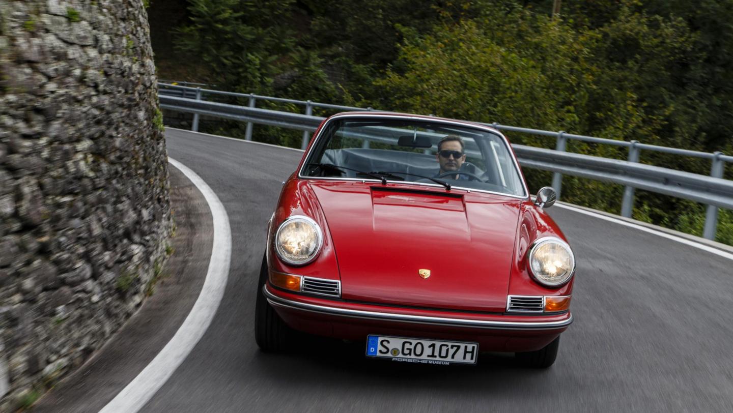 50 Jahre Porsche 911 Targa - 911 Targa 2.0 - (1967) - karminrot - Bugteil - Sicken - Scheinwerfer - Tessin - 2015