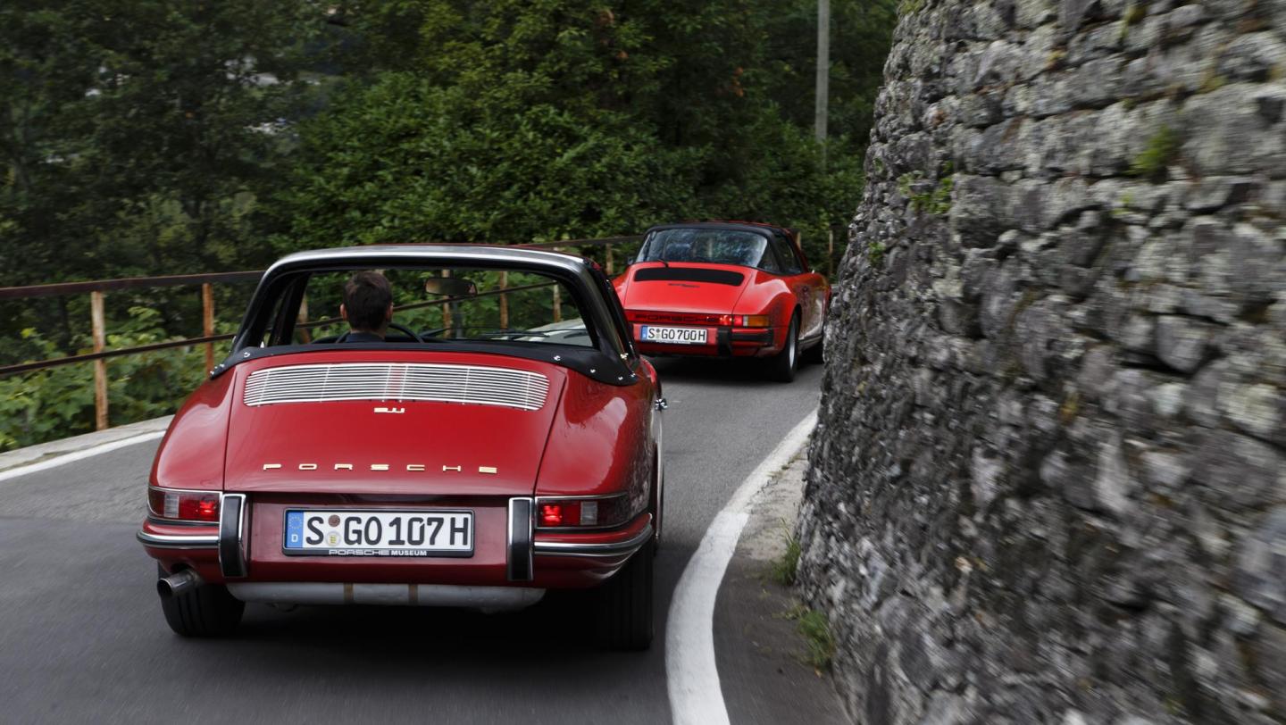 50 Jahre Porsche 911 Targa - 911 Targa 2.0 - (1967) - karminrot - Heck - Rückleuchten - Bügel - Tessin - 2015