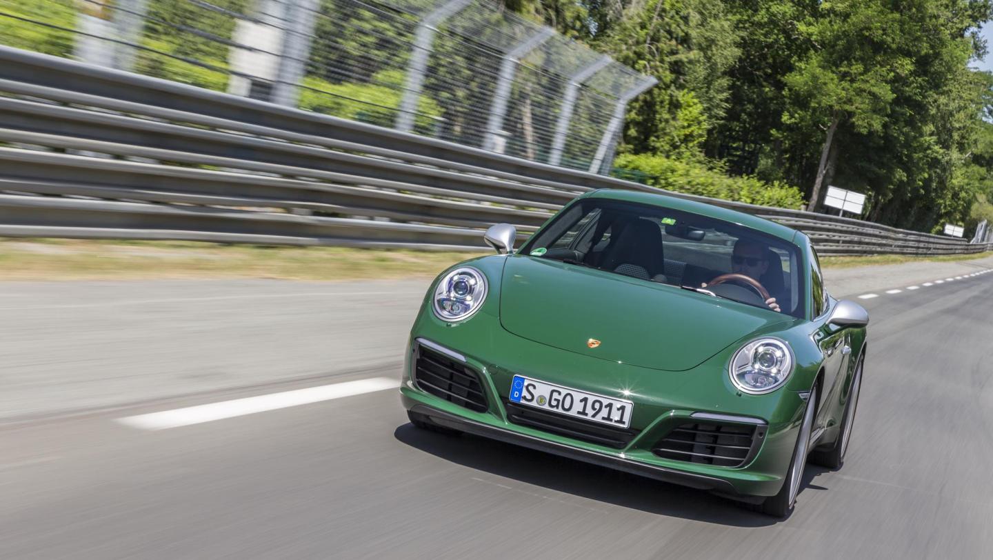 Einmillionster Porsche 911 - Carrera S - irischgrün - LED-Hauptscheinwerfer - Bugteil - Lufteinlässe - Sicken - Circuit Le Mans -  Sommertag - 2017