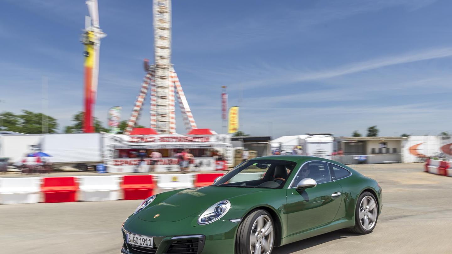 Einmillionster Porsche 911 - Carrera S - irischgrün -  LED-Hauptscheinwerfer - Bugteil - Lufteinlässe - Fahrertür 
Fahrerseite - Gelände Circuit Le Mans -  Sommertag - 2017