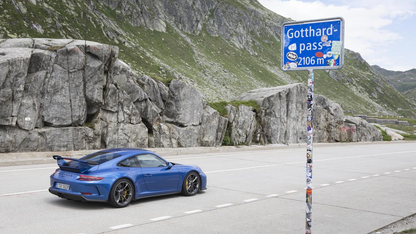 911 GT3 - saphirblaumetallic - Heckflügel - Schweller - Beifahrerseite - Gotthardpass - Schweiz - 2017