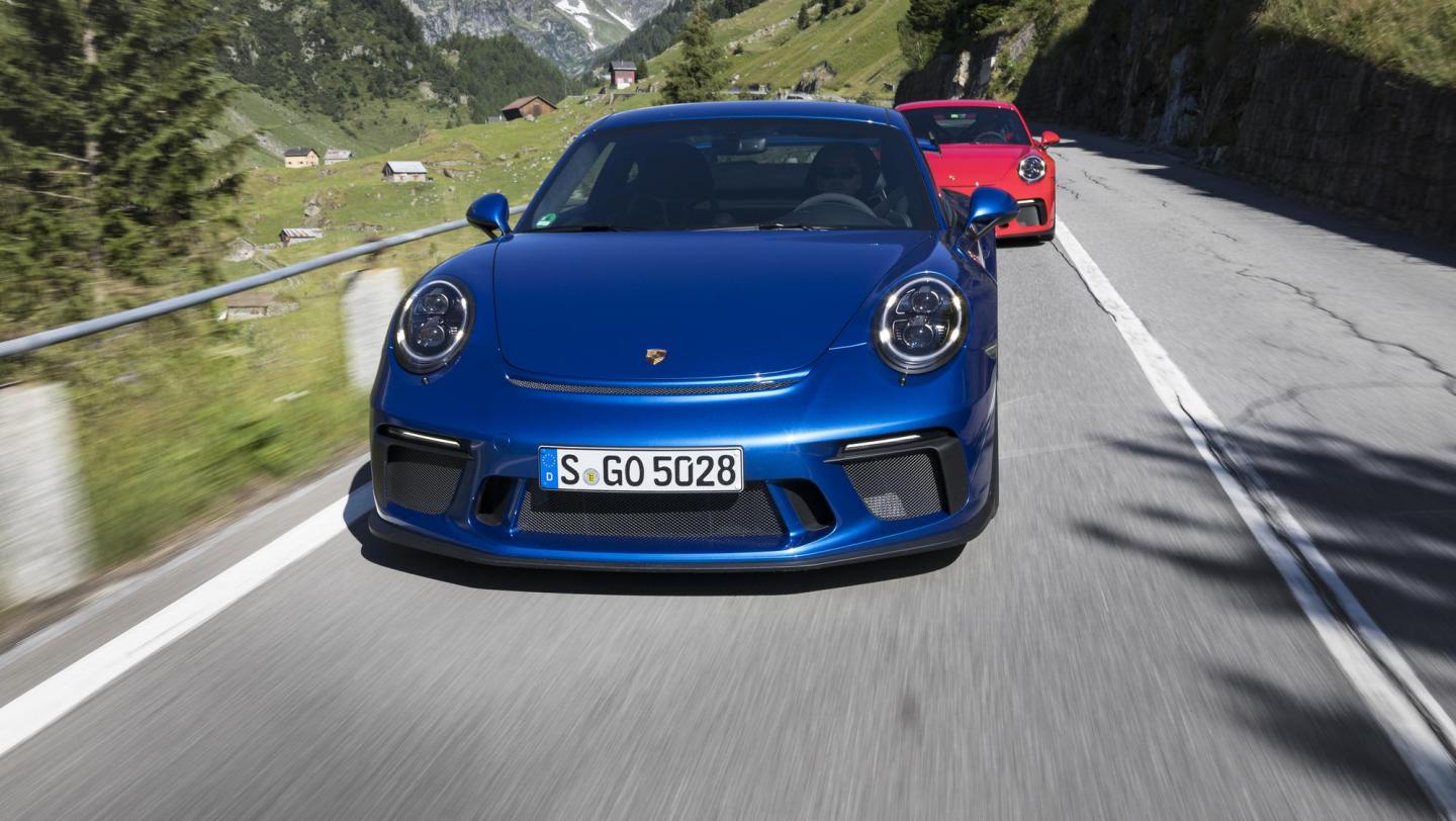 911 GT3 - saphirblaumetallic und indischrot - Frontspoiler - Fronthaube - Lufteinlässe - Schweiz - 2017